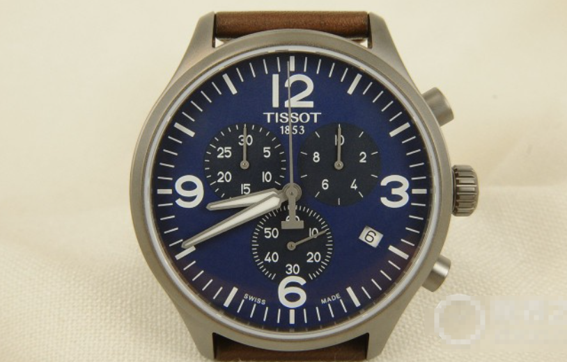 天梭大型腕錶繫列速馳演繹出獨(dú)有的風(fēng)採，彰顯張揚(yáng)濃郁的都市風(fēng)格